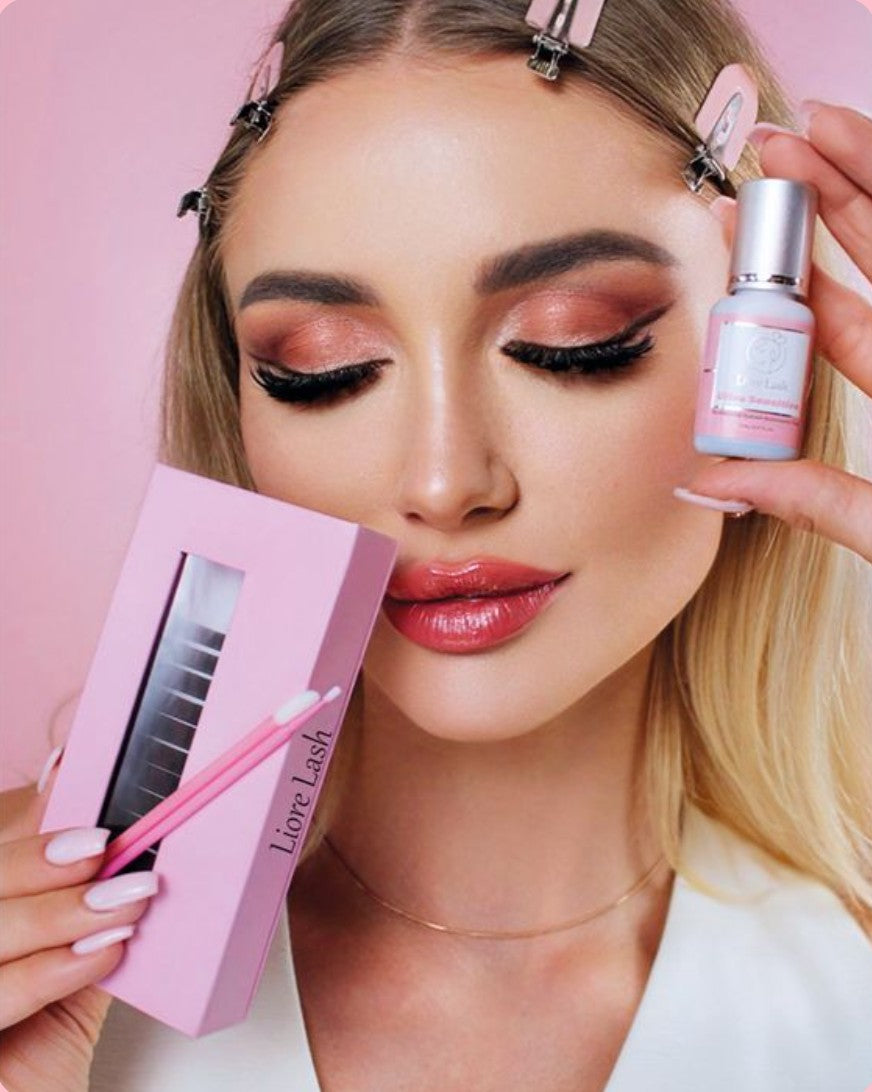 Liore Lash lash tray and glue held by a model